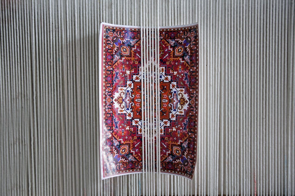 それぞれの特徴を挙げるとウールは耐久性 persian carpet
