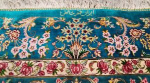 羊毛100%で織られたペルシャ絨毯は目が非常に細かく、長く使うほどに味わいや美しさが増していきます。