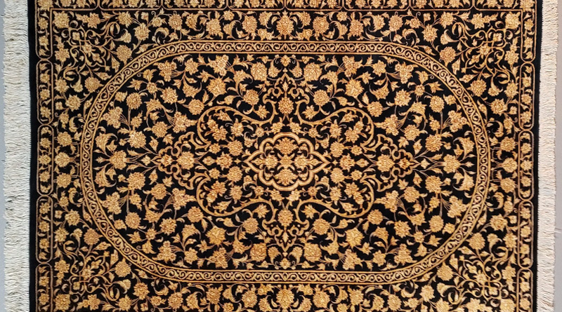 綿密な織りが評価されている、クム産。最もポピュラーで親しみやすく、日本国内でも人気の高い絨毯です。